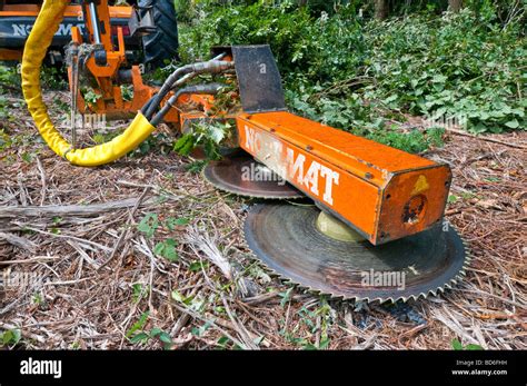 tractor tree trimming chainsaw